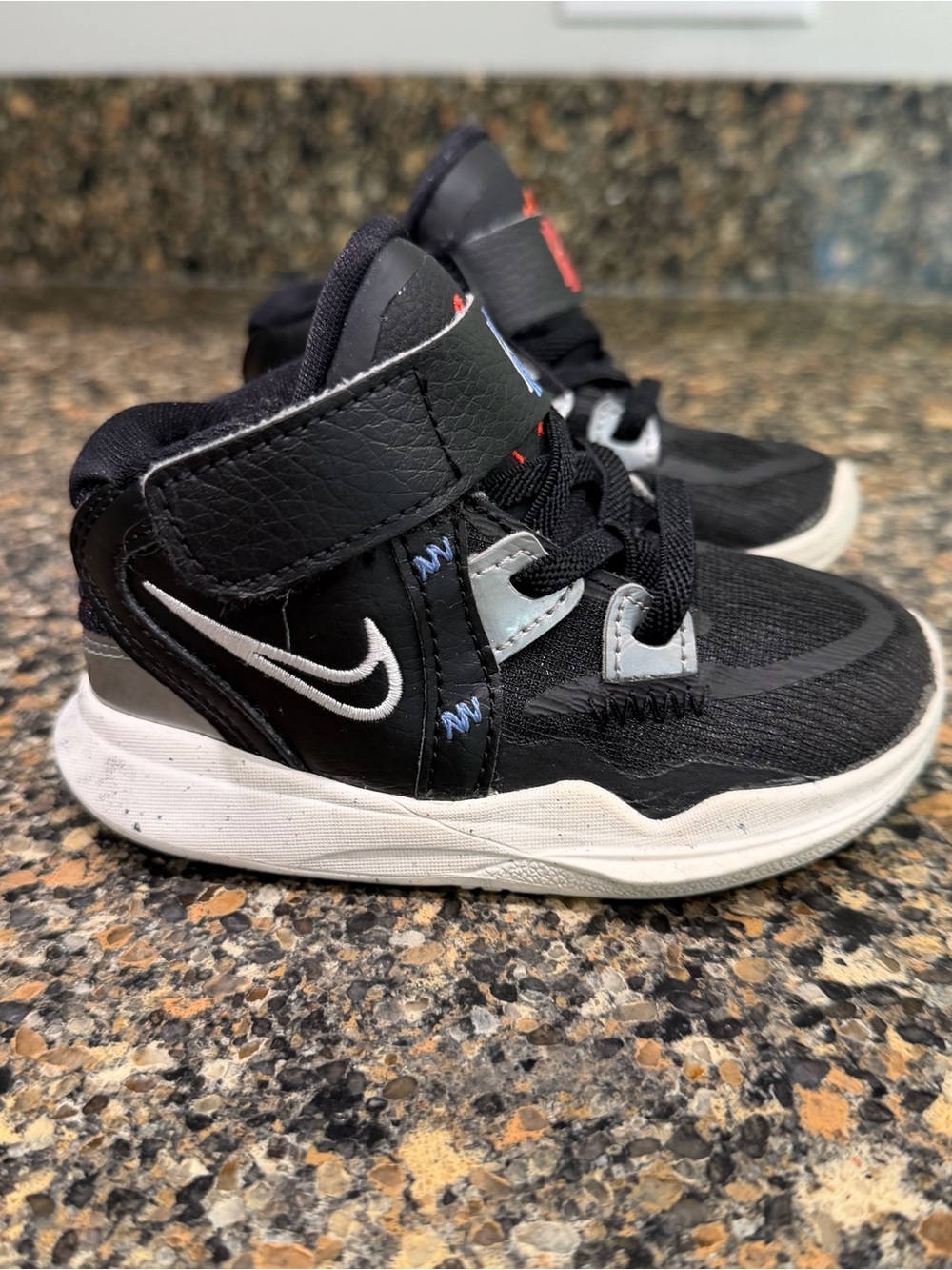 Nike kyrie infinity  baby Black High-Top Sneakers with White Swoosh 5C